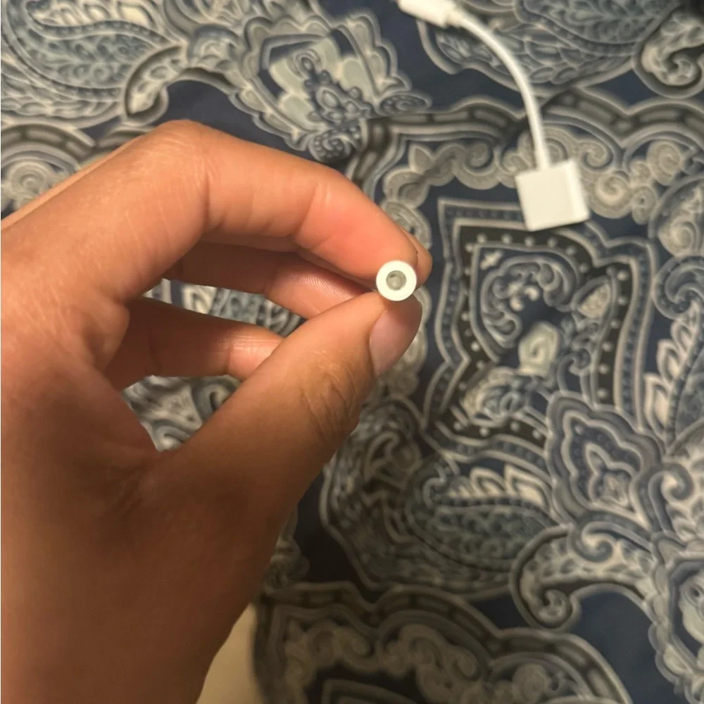 2 Lightning to headphone jack adapters